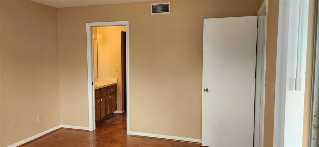 For Rent: $1,850 (2 beds, 2 baths, 960 Square Feet)