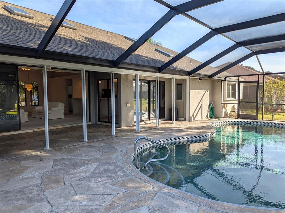 For Sale: $389,000 (3 beds, 2 baths, 2199 Square Feet)