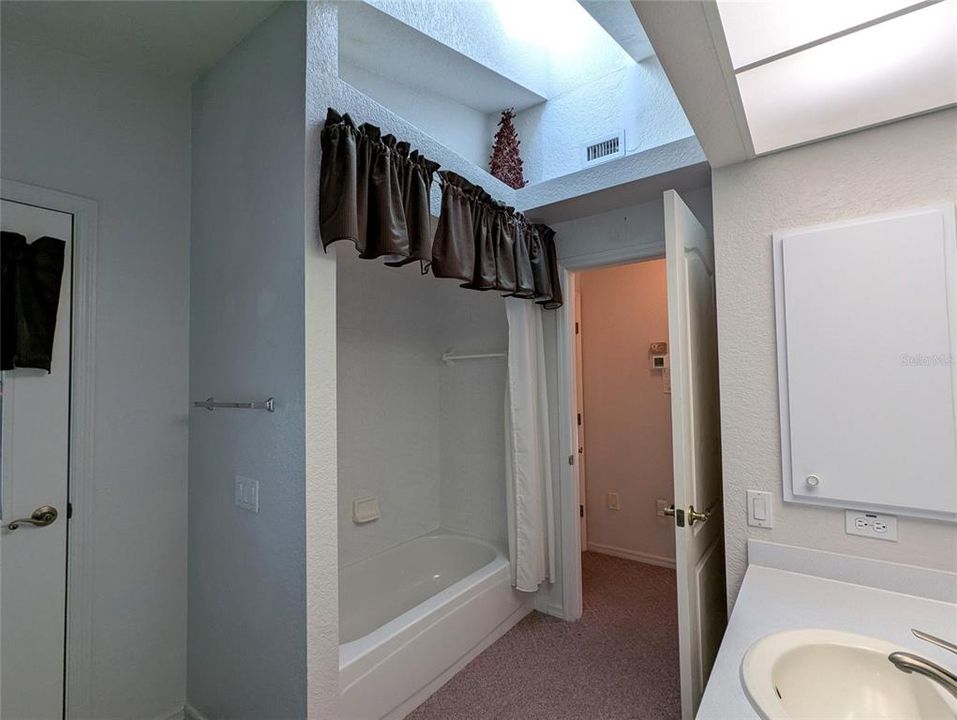 For Sale: $389,000 (3 beds, 2 baths, 2199 Square Feet)