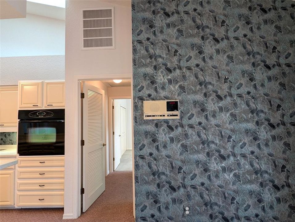 For Sale: $389,000 (3 beds, 2 baths, 2199 Square Feet)