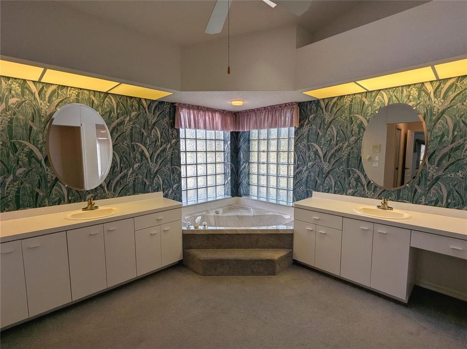 For Sale: $389,000 (3 beds, 2 baths, 2199 Square Feet)