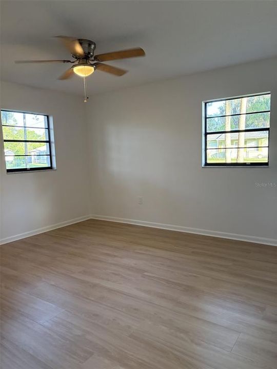 For Sale: $350,000 (3 beds, 2 baths, 1468 Square Feet)
