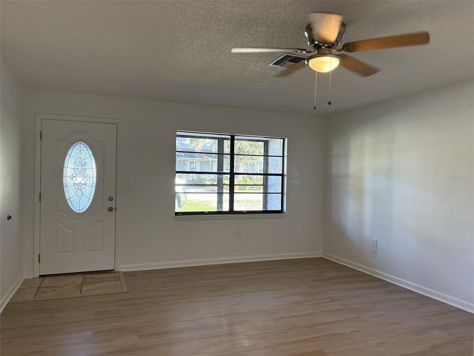 For Sale: $350,000 (3 beds, 2 baths, 1468 Square Feet)