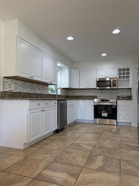 For Sale: $350,000 (3 beds, 2 baths, 1468 Square Feet)