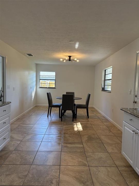 For Sale: $350,000 (3 beds, 2 baths, 1468 Square Feet)