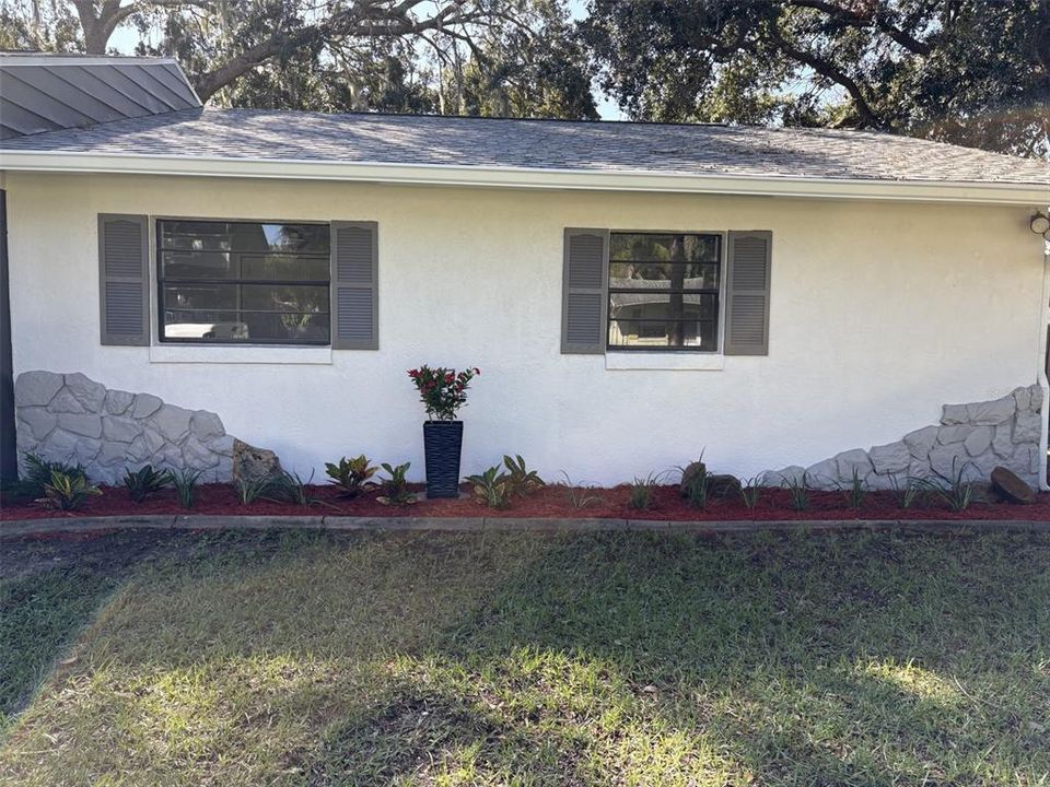 For Sale: $350,000 (3 beds, 2 baths, 1468 Square Feet)