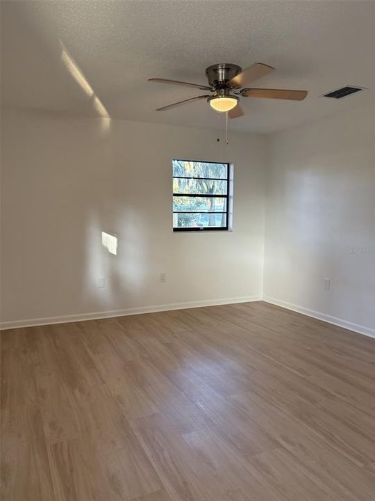 For Sale: $350,000 (3 beds, 2 baths, 1468 Square Feet)