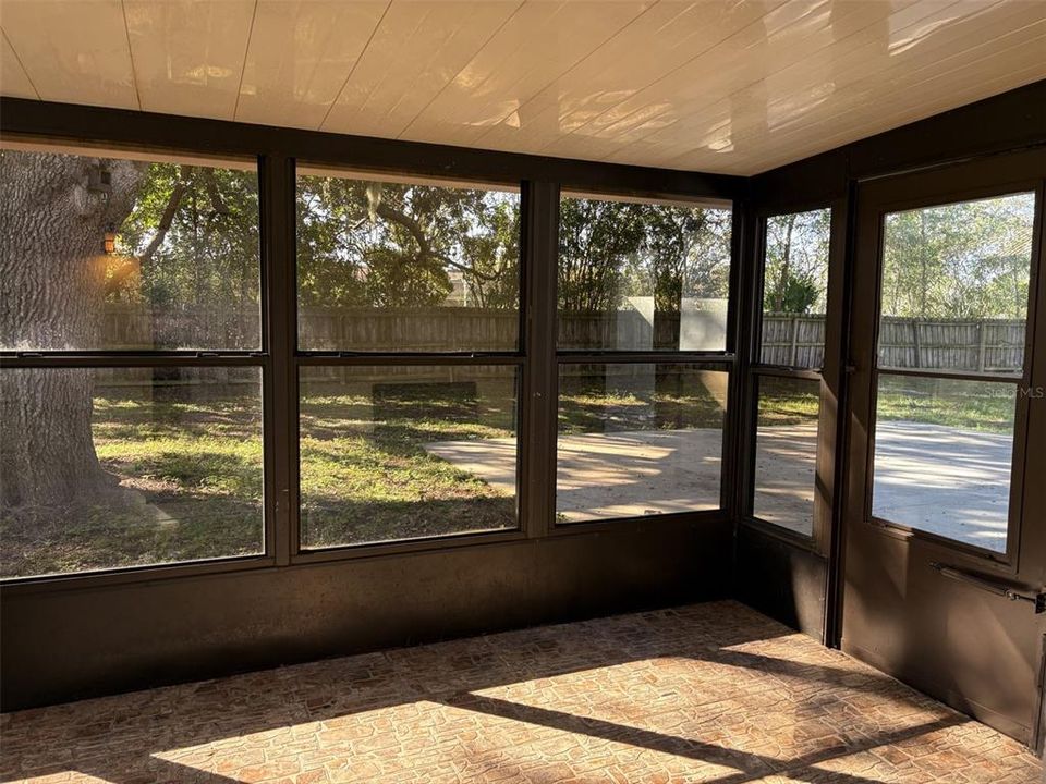 For Sale: $350,000 (3 beds, 2 baths, 1468 Square Feet)