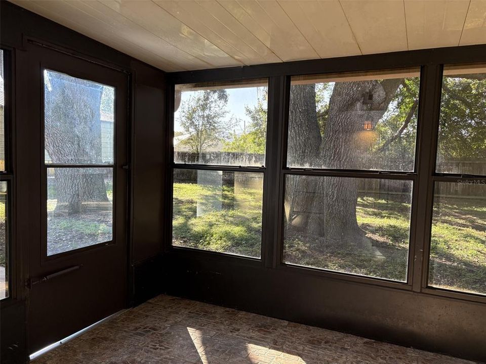 For Sale: $350,000 (3 beds, 2 baths, 1468 Square Feet)