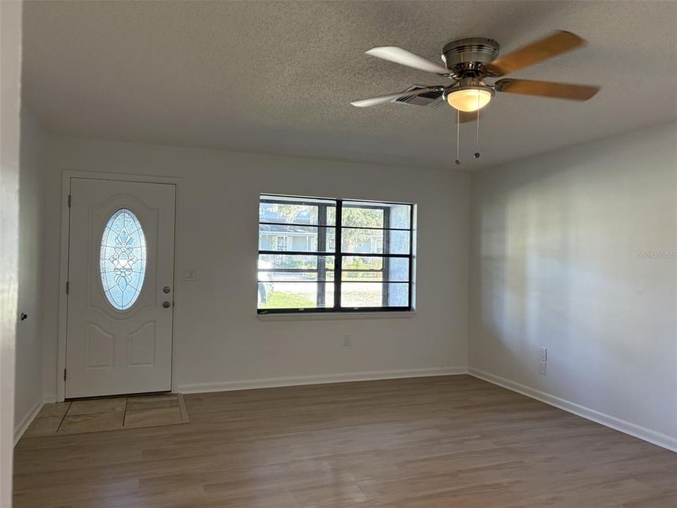 For Sale: $350,000 (3 beds, 2 baths, 1468 Square Feet)