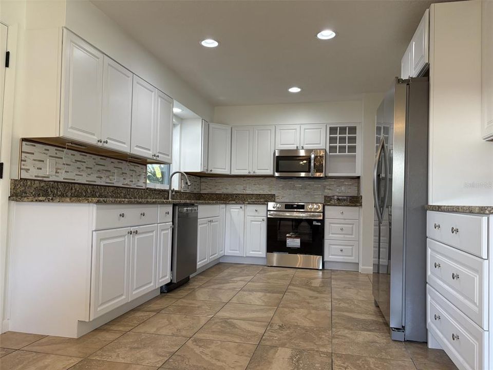 For Sale: $350,000 (3 beds, 2 baths, 1468 Square Feet)