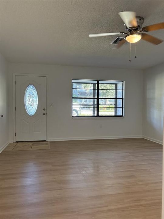 For Sale: $350,000 (3 beds, 2 baths, 1468 Square Feet)