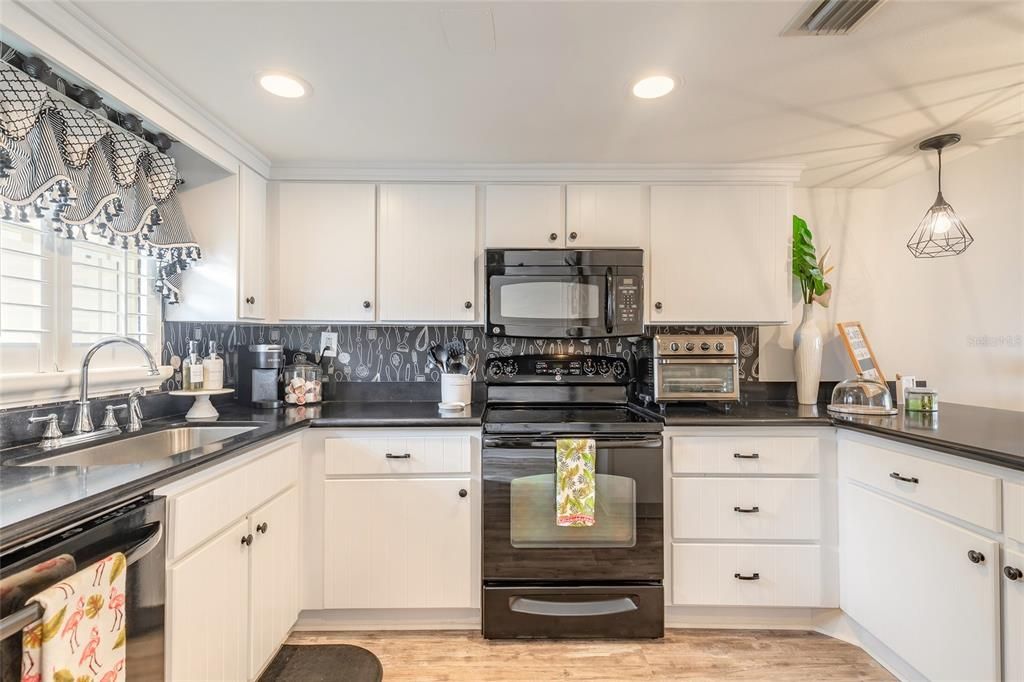 En Venta: $535,000 (2 camas, 2 baños, 950 Pies cuadrados)