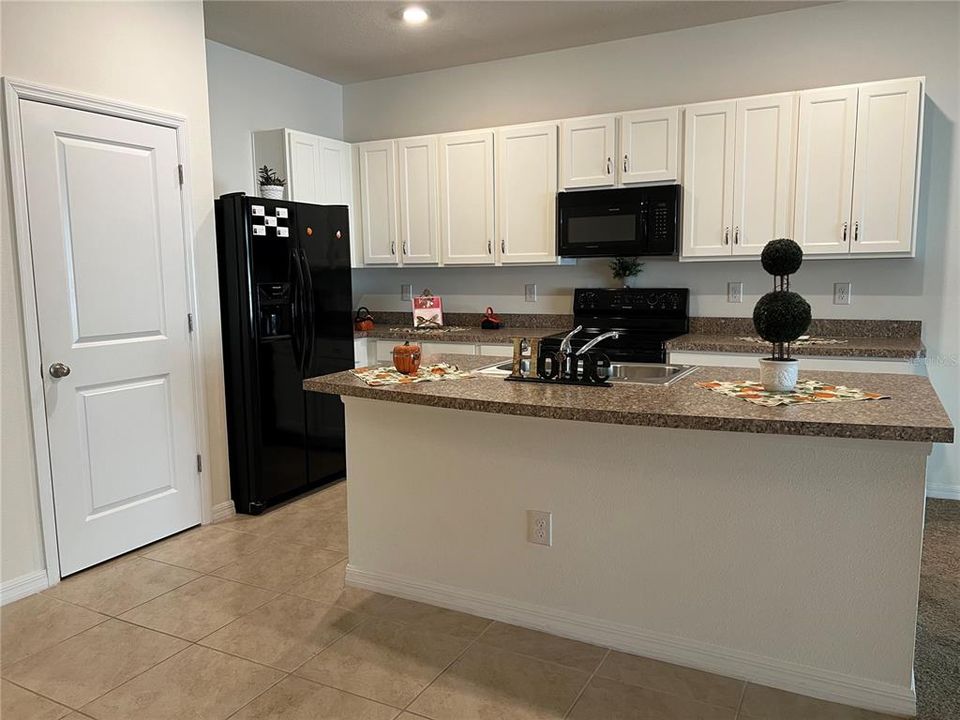 For Sale: $290,000 (3 beds, 2 baths, 1707 Square Feet)