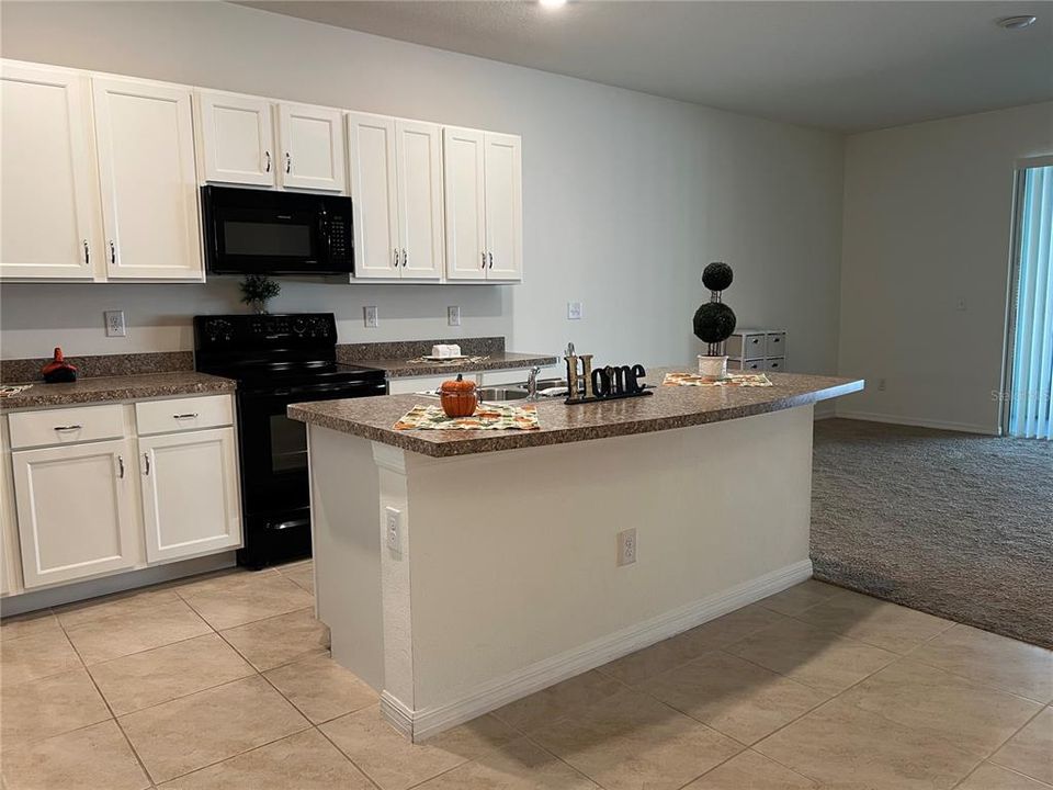 For Sale: $290,000 (3 beds, 2 baths, 1707 Square Feet)