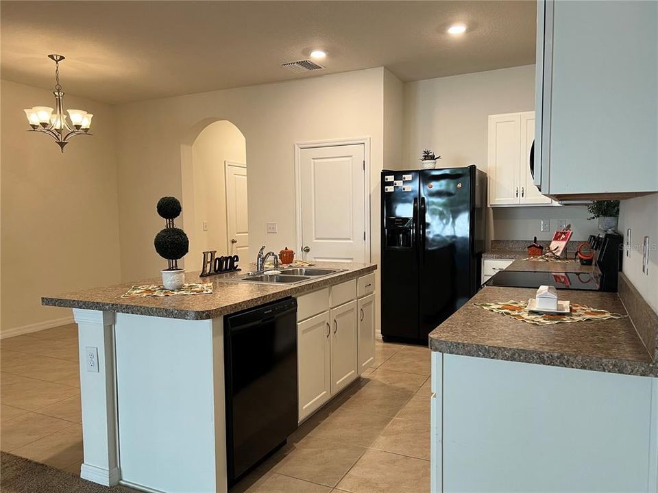 For Sale: $290,000 (3 beds, 2 baths, 1707 Square Feet)