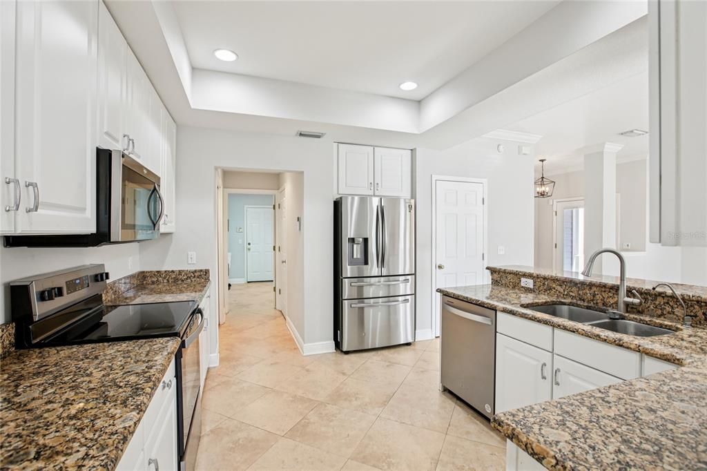 待售: $599,500 (4 贝兹, 3 浴室, 2716 平方英尺)