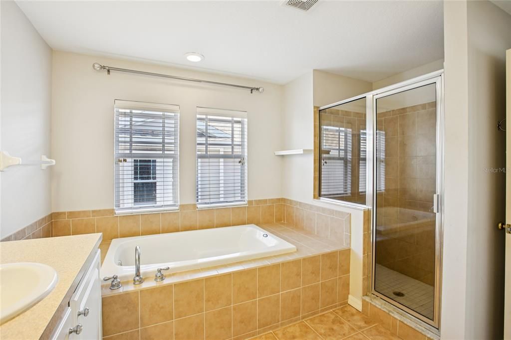 待售: $599,500 (4 贝兹, 3 浴室, 2716 平方英尺)