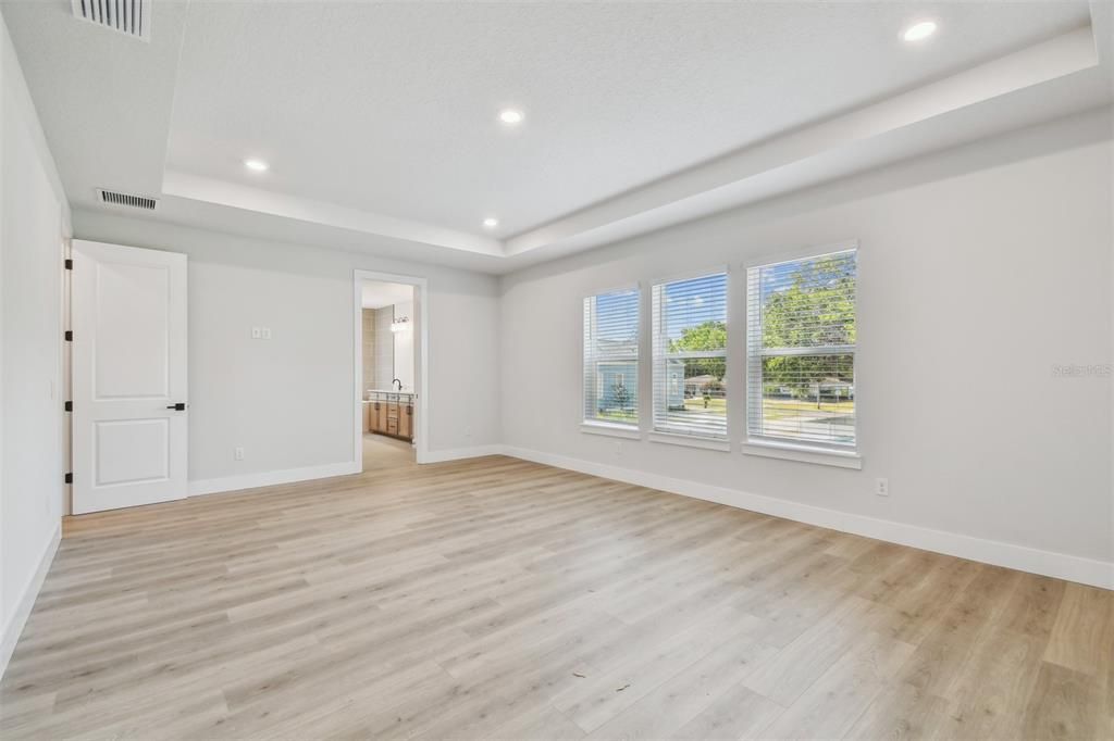 Active With Contract: $1,599,990 (5 beds, 4 baths, 3489 Square Feet)