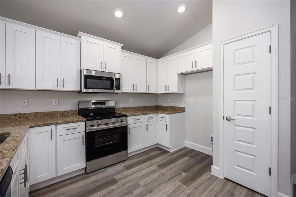 待售: $310,800 (3 贝兹, 2 浴室, 1368 平方英尺)