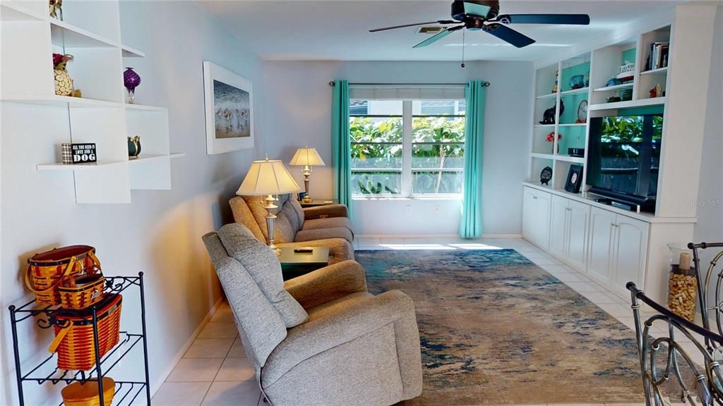 Под контрактом: $559,000 (3 спален, 2 ванн, 1697 Квадратных фут)