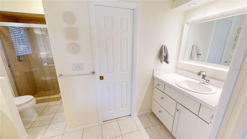 Под контрактом: $559,000 (3 спален, 2 ванн, 1697 Квадратных фут)