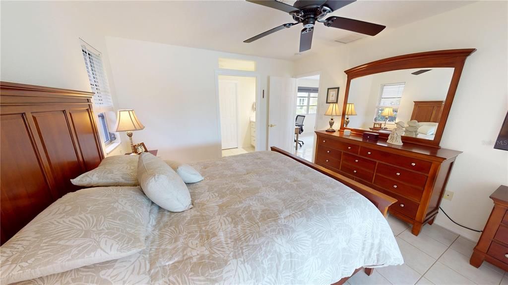 Под контрактом: $559,000 (3 спален, 2 ванн, 1697 Квадратных фут)