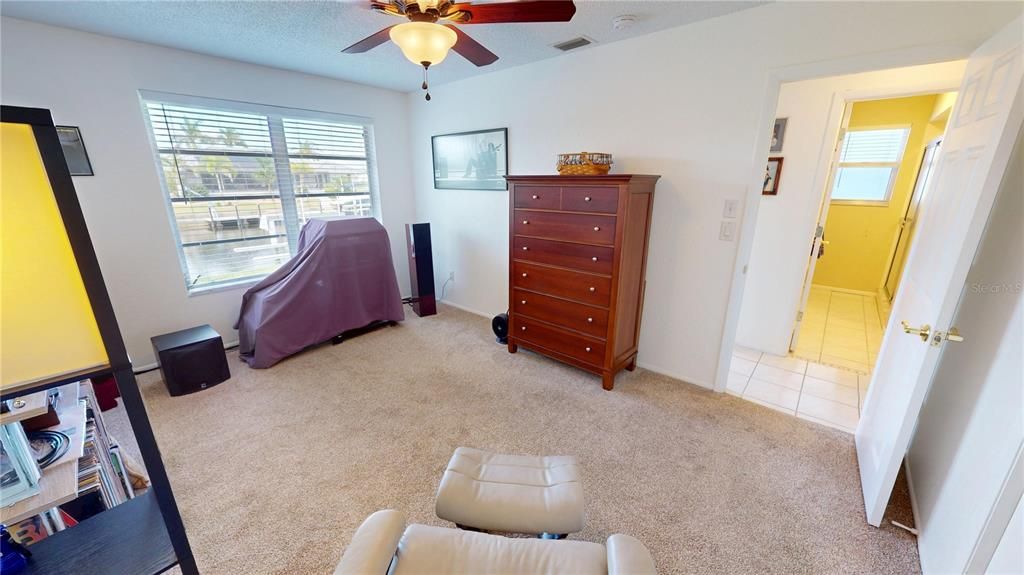 Под контрактом: $559,000 (3 спален, 2 ванн, 1697 Квадратных фут)