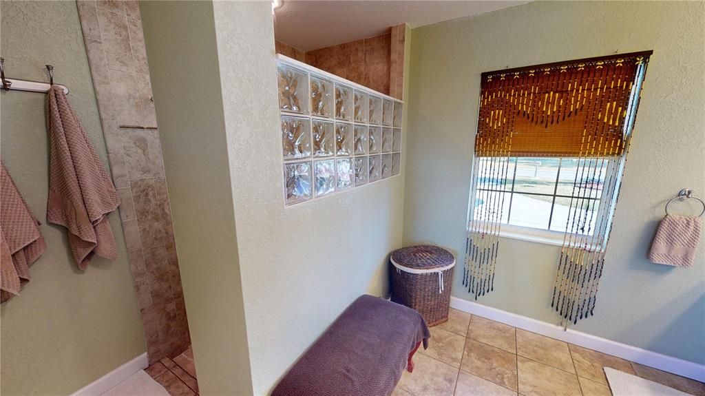 На продажу: $575,000 (3 спален, 2 ванн, 1912 Квадратных фут)