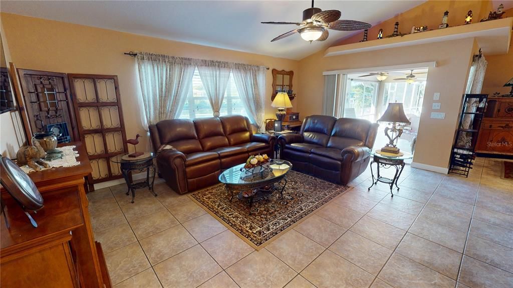 На продажу: $575,000 (3 спален, 2 ванн, 1912 Квадратных фут)