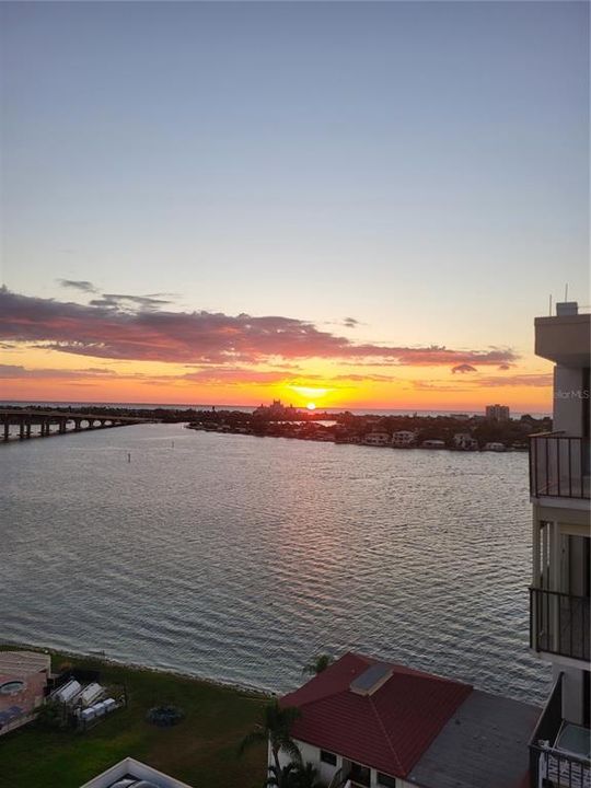 На продажу: $699,900 (2 спален, 2 ванн, 1140 Квадратных фут)