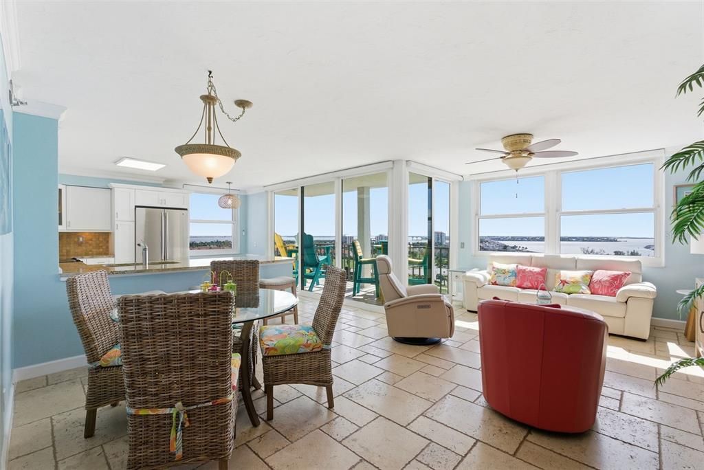 На продажу: $699,900 (2 спален, 2 ванн, 1140 Квадратных фут)