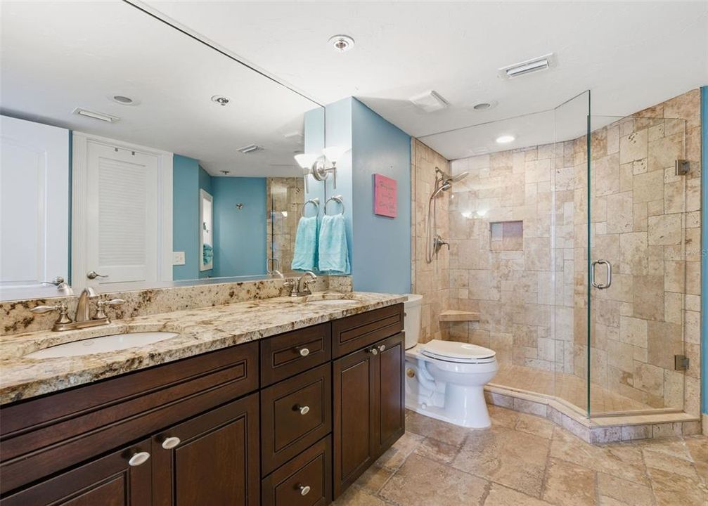 На продажу: $699,900 (2 спален, 2 ванн, 1140 Квадратных фут)