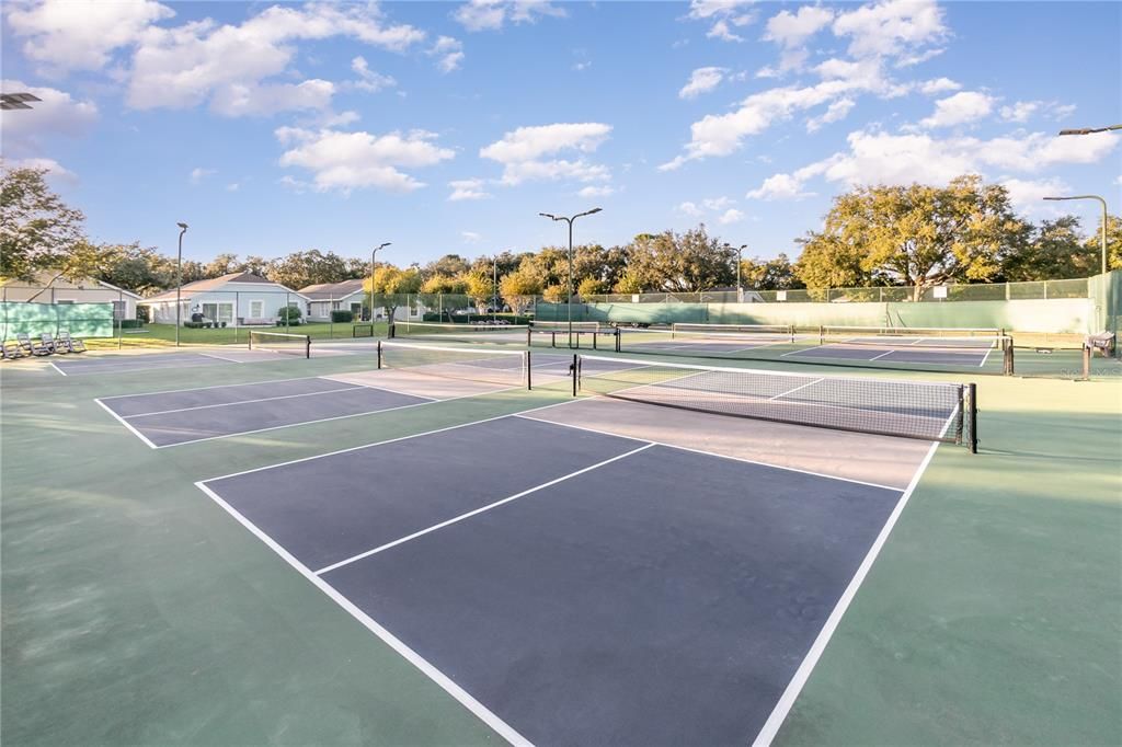 For Sale: $444,900 (3 beds, 2 baths, 1716 Square Feet)