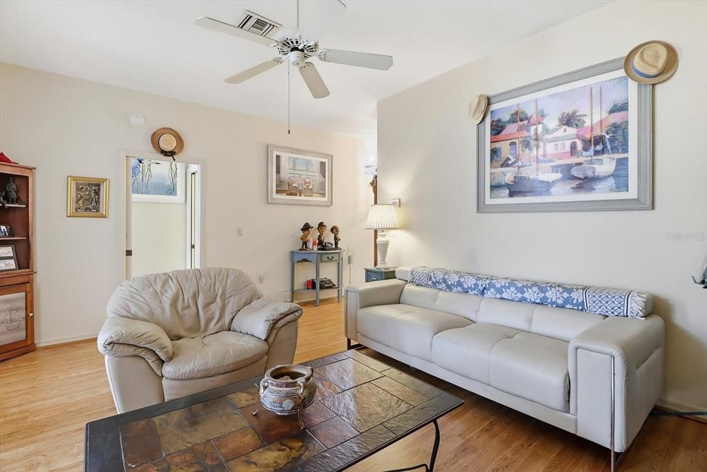 For Sale: $192,500 (2 beds, 2 baths, 1089 Square Feet)