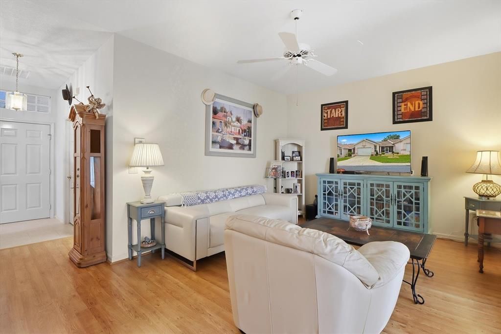 For Sale: $192,500 (2 beds, 2 baths, 1089 Square Feet)