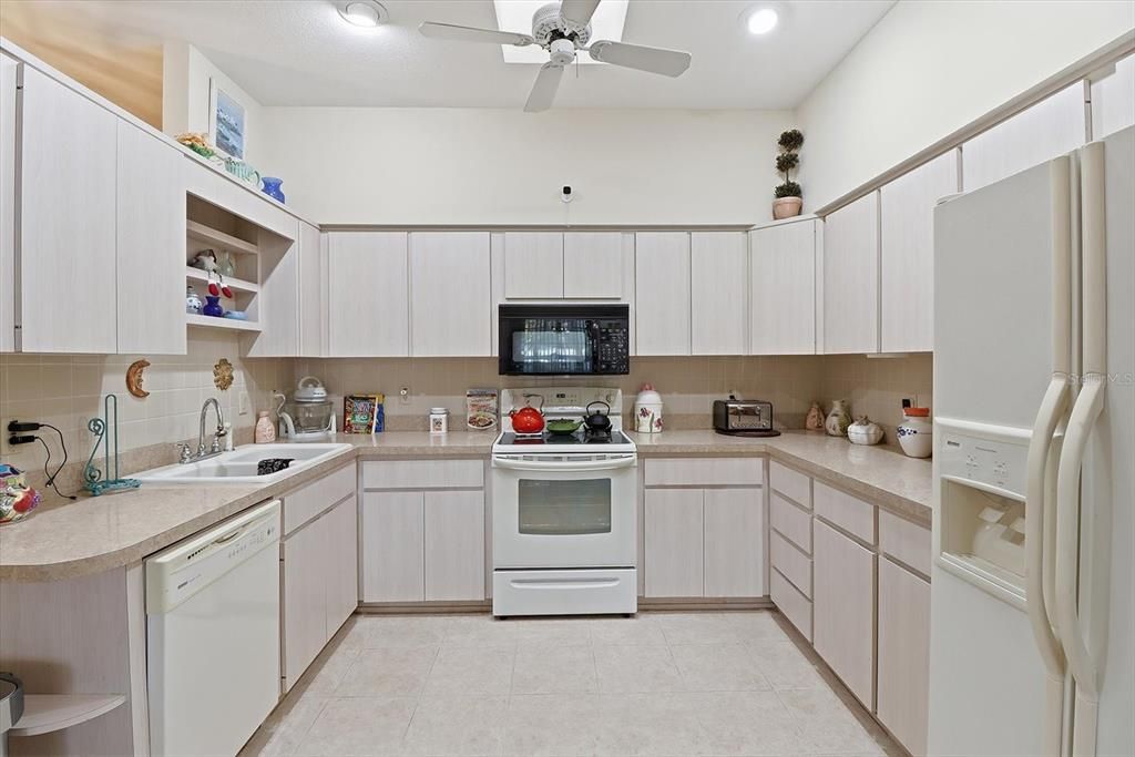 For Sale: $192,500 (2 beds, 2 baths, 1089 Square Feet)