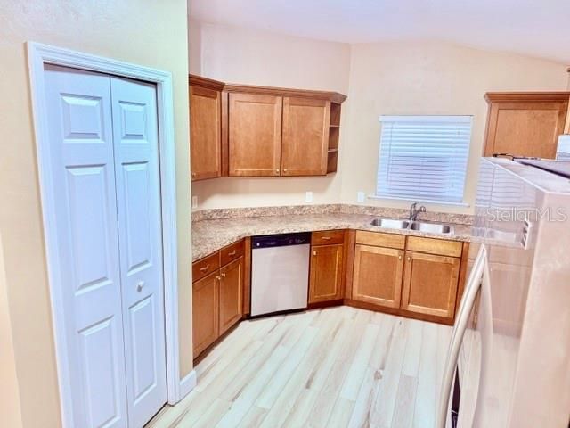 For Rent: $1,900 (3 beds, 2 baths, 1314 Square Feet)