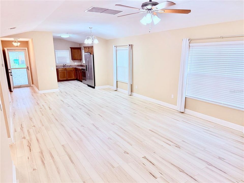 For Rent: $1,900 (3 beds, 2 baths, 1314 Square Feet)