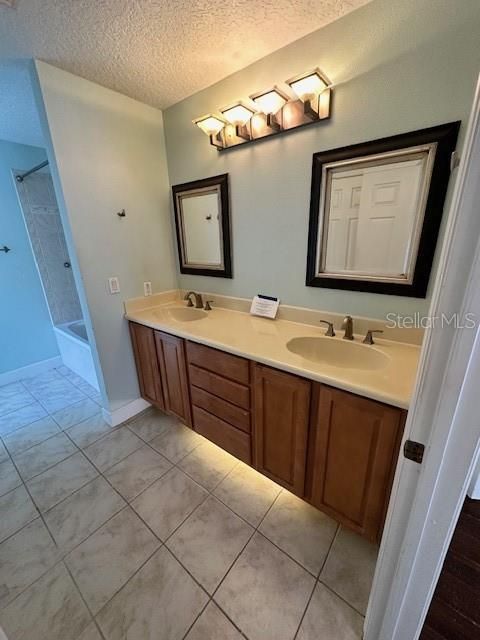 На продажу: $487,950 (4 спален, 3 ванн, 2800 Квадратных фут)