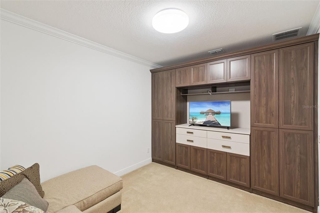 For Sale: $949,000 (5 beds, 3 baths, 2953 Square Feet)