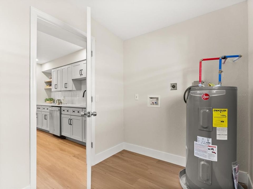 For Sale: $329,900 (3 beds, 2 baths, 1238 Square Feet)