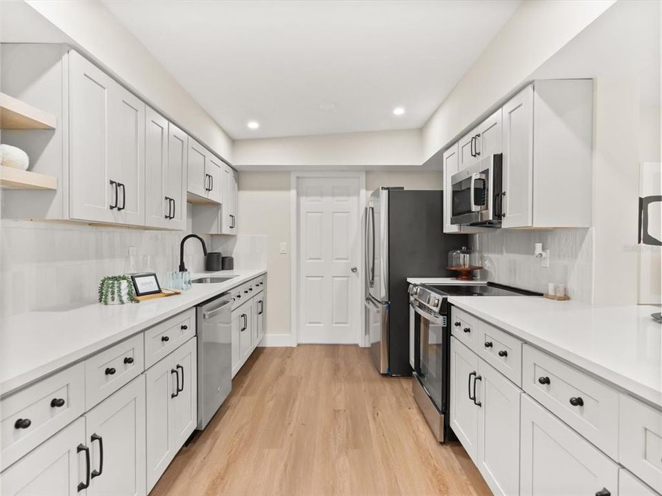 For Sale: $329,900 (3 beds, 2 baths, 1238 Square Feet)