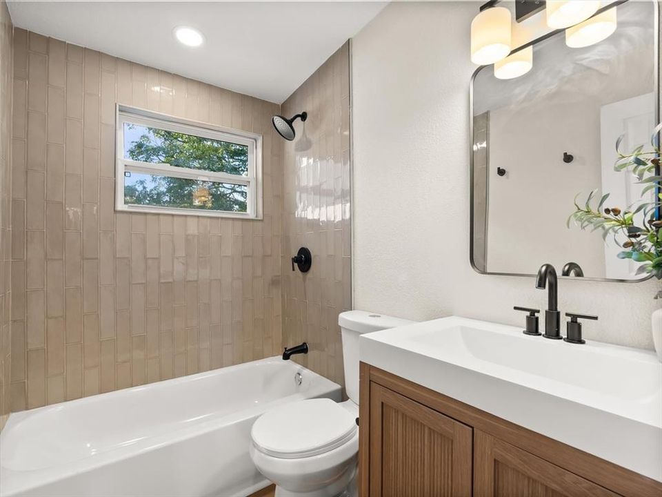 For Sale: $329,900 (3 beds, 2 baths, 1238 Square Feet)