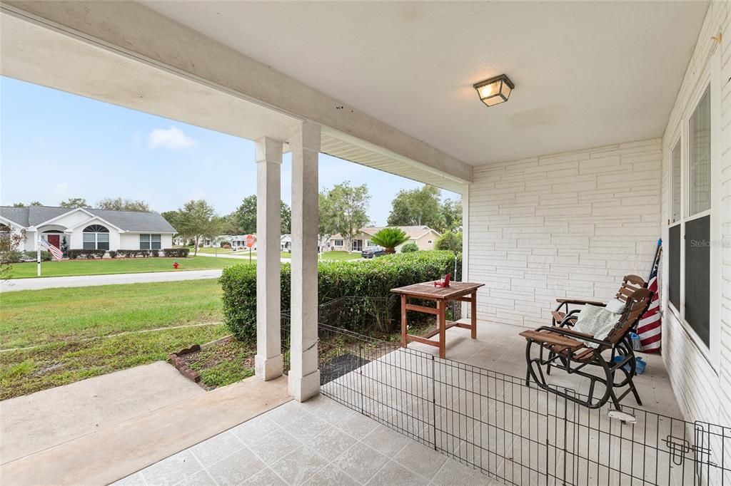 合同活跃: $219,888 (2 贝兹, 2 浴室, 1403 平方英尺)