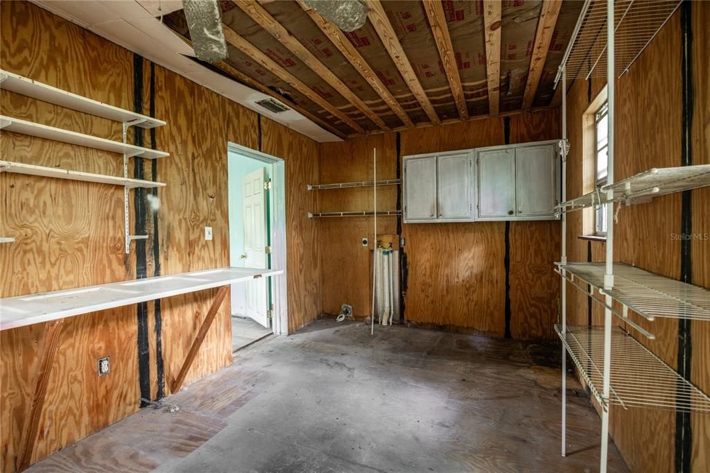 Active With Contract: $199,900 (3 beds, 1 baths, 1519 Square Feet)