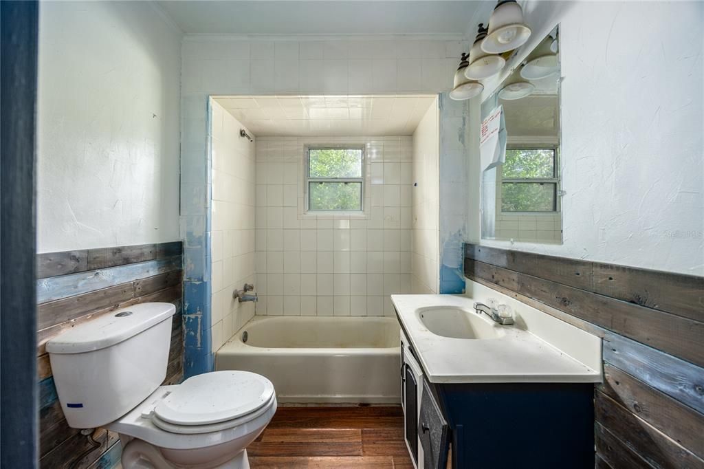 Active With Contract: $199,900 (3 beds, 1 baths, 1519 Square Feet)