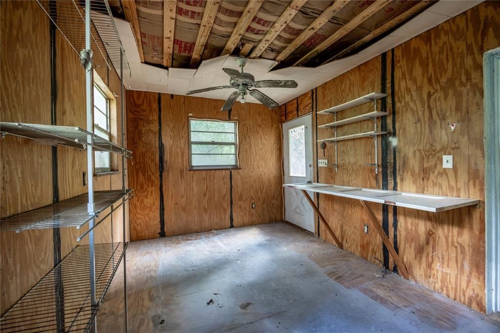 Active With Contract: $199,900 (3 beds, 1 baths, 1519 Square Feet)