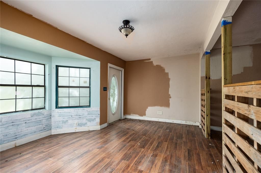 Active With Contract: $199,900 (3 beds, 1 baths, 1519 Square Feet)