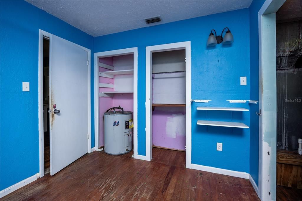 Active With Contract: $199,900 (3 beds, 1 baths, 1519 Square Feet)